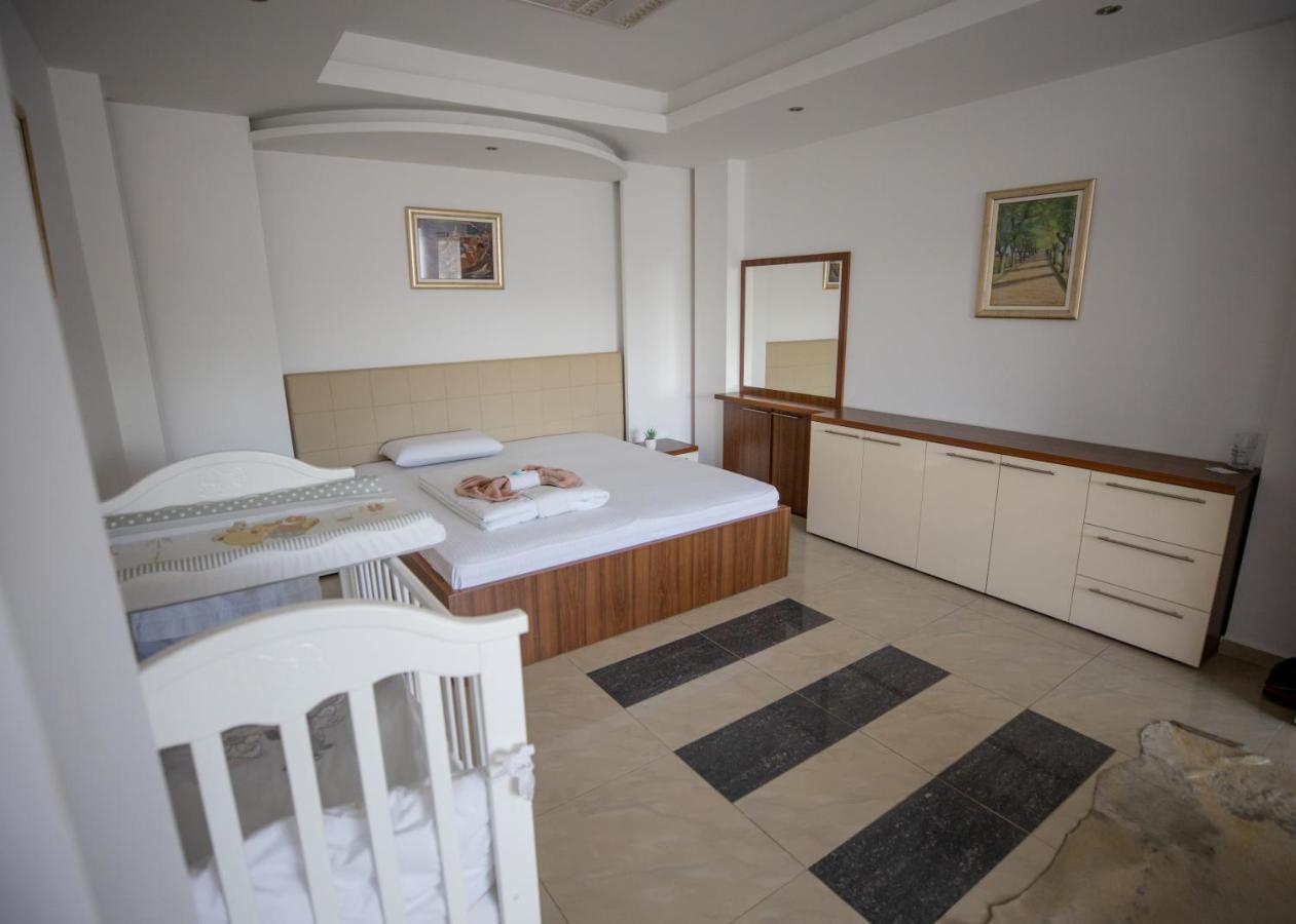 Guest House Agropapuk Šid Eksteriør billede
