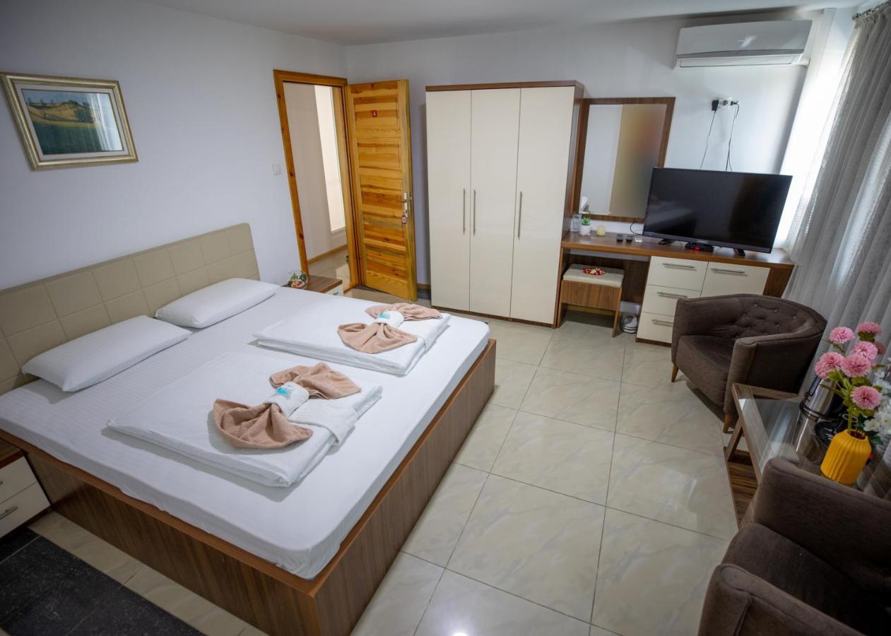 Guest House Agropapuk Šid Eksteriør billede