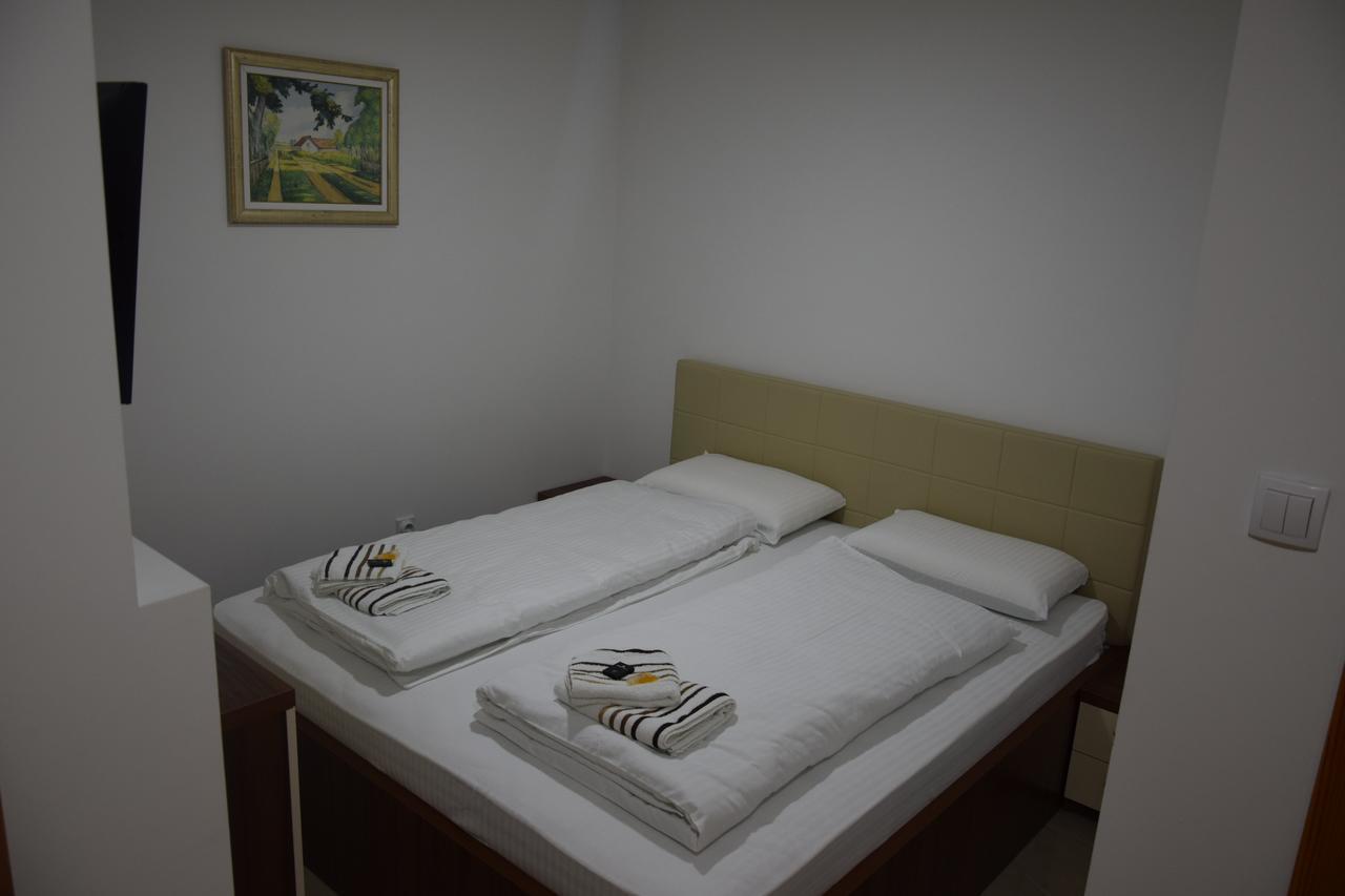 Guest House Agropapuk Šid Eksteriør billede